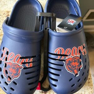 NFL Bears women’s crocs. Size medium 6-7 new with tags.